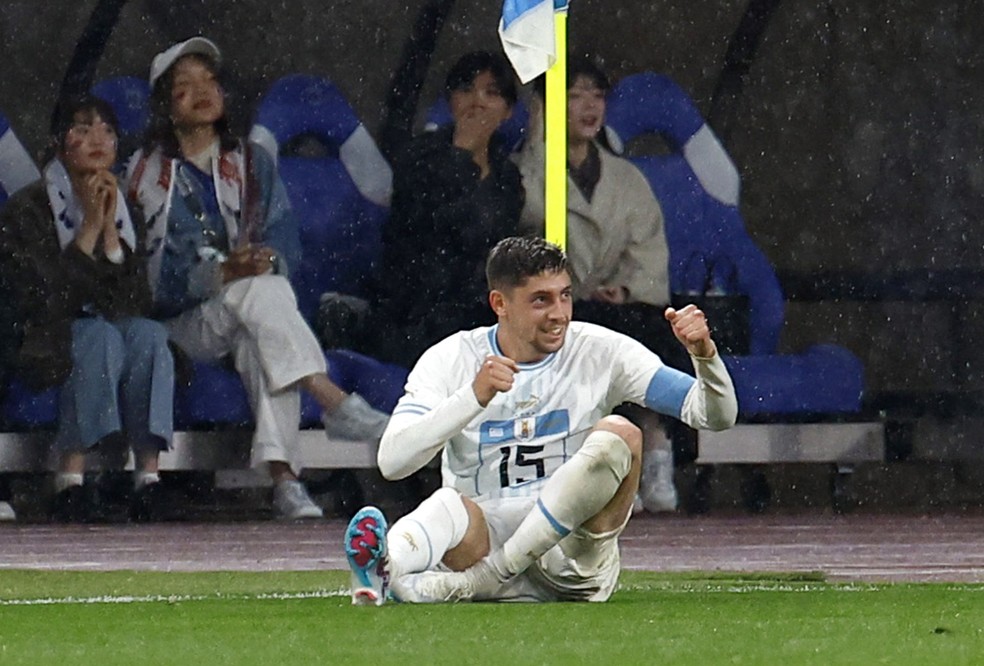 Valverde comemora gol do Uruguai sobre o Japão em amistoso — Foto: Reuters