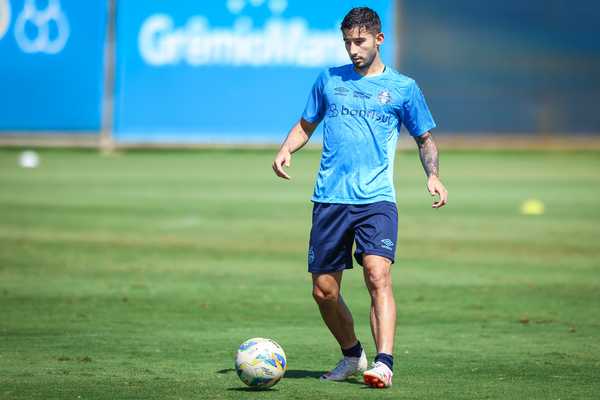 Grêmio pode repetir escalação pela terceira vez com volta de Villasanti.