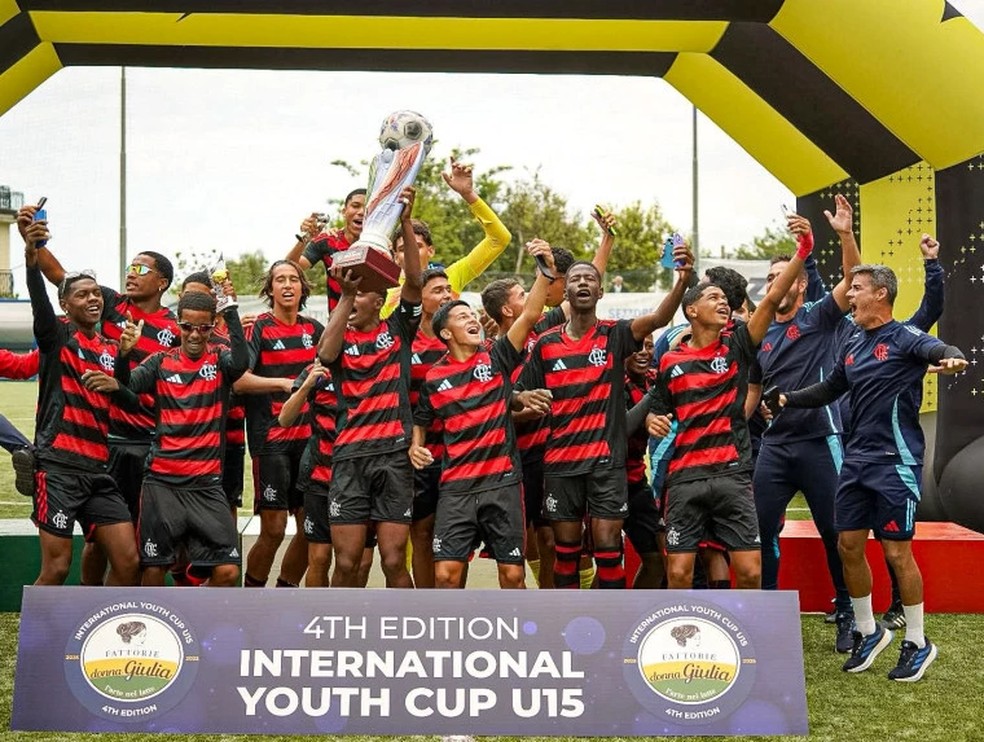 Flamengo sub-15 bate o Ajax e conquista título inédito na Holanda