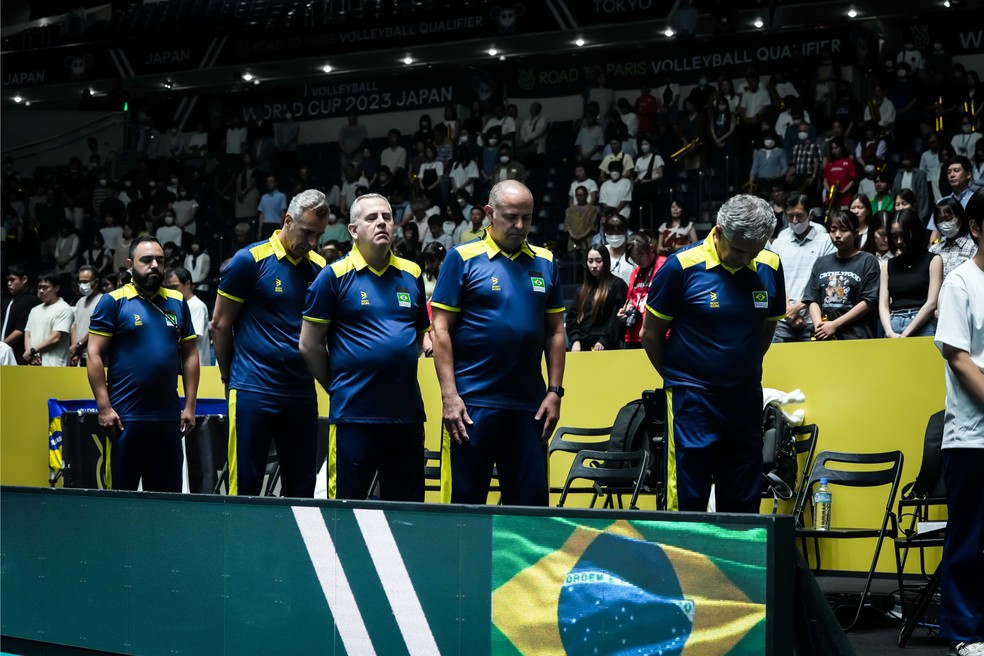 Comissão técnica durante homenagem a Walewska — Foto: Divulgação