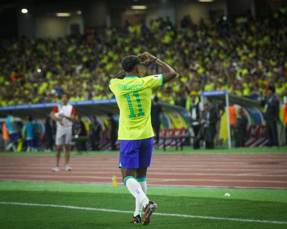 Rodrygo agradece apoio dos torcedores em Belém: "Vocês foram muito especiais" | futebol | ge