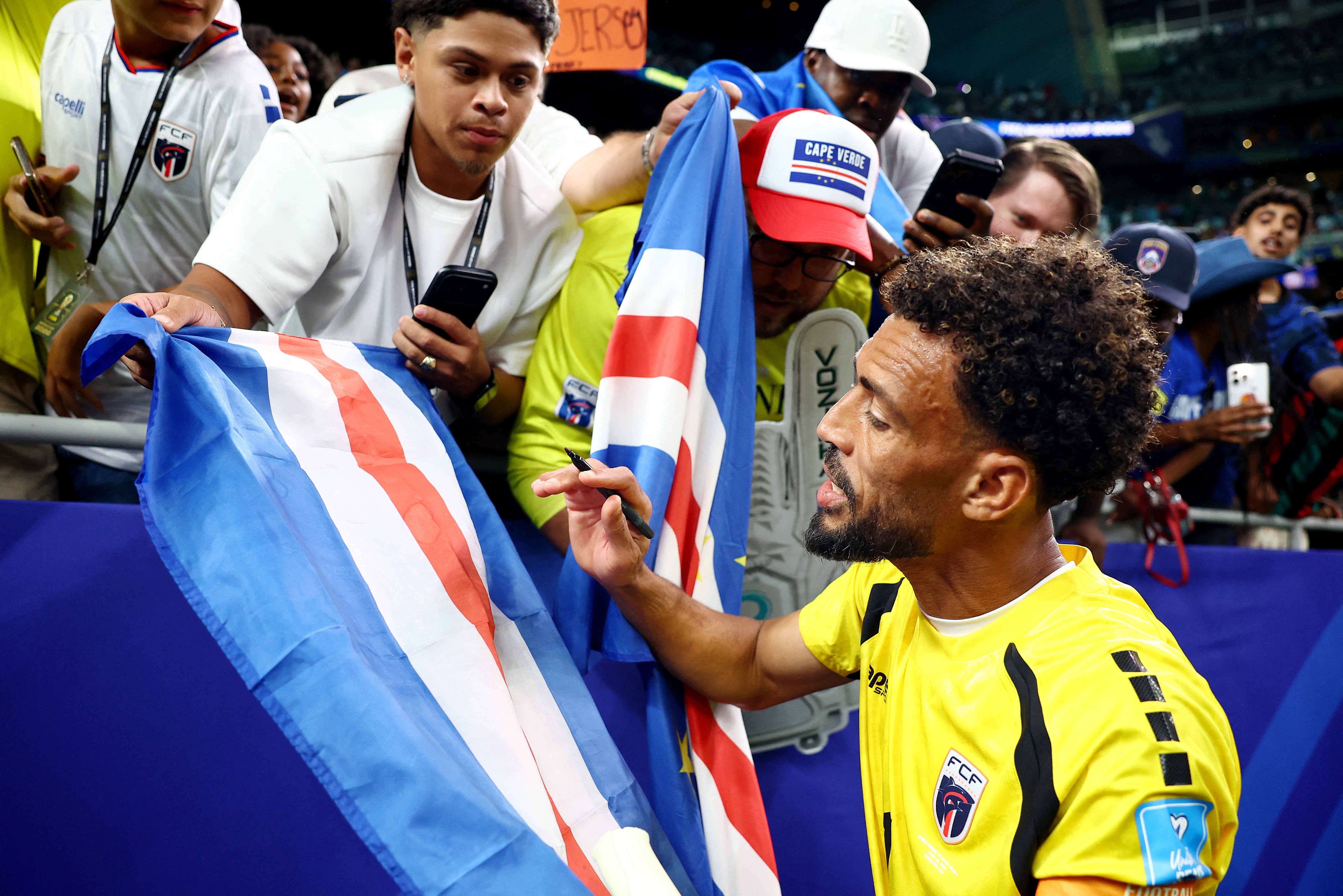 Fenômeno Vozinha termina Copa com mais seguidores que sete seleções campeãs do mundo