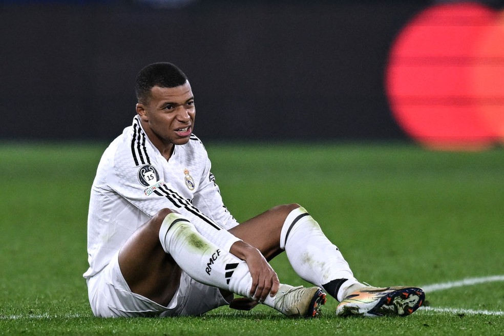 Mbappé sente dores em Atalanta x Real Madrid — Foto: Getty Images