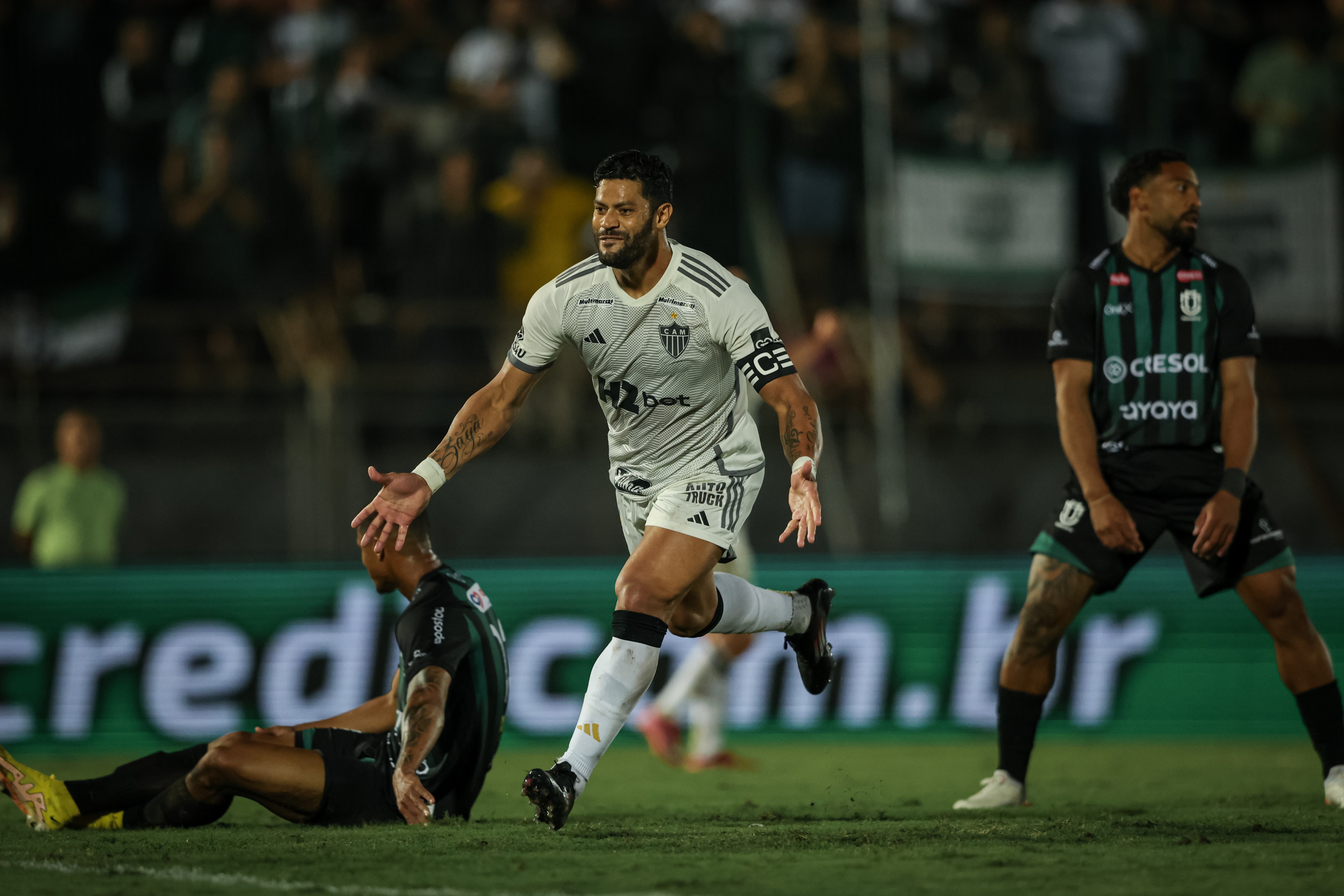 Hulk ultrapassa Neymar: O novo rei dos gols brasileiros finais 2025!