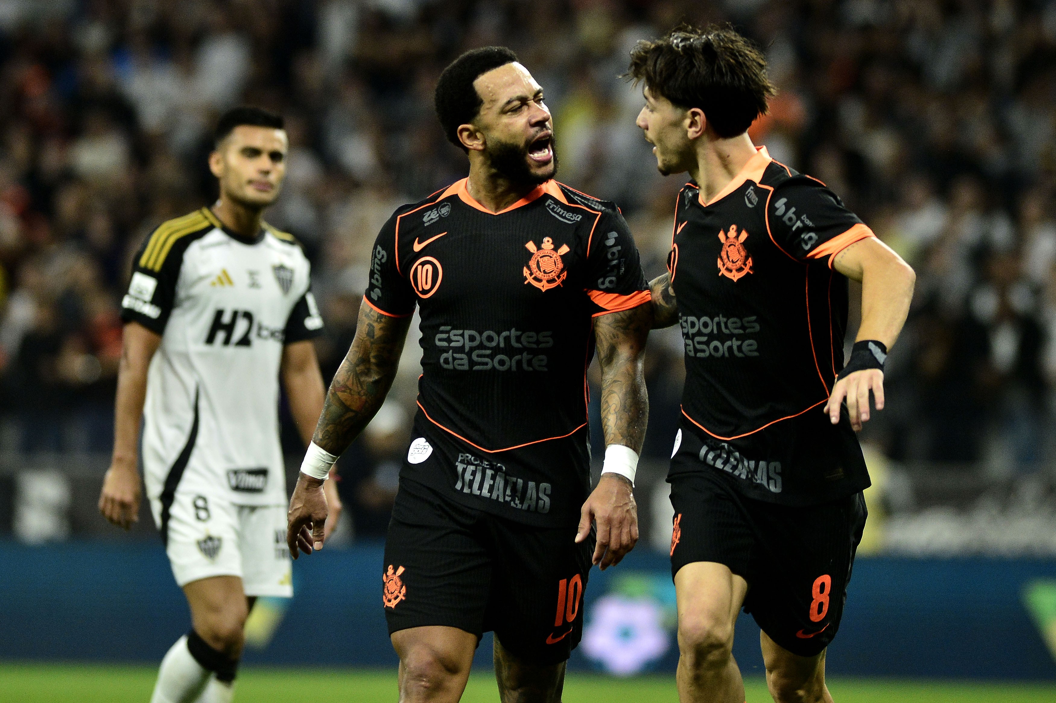 Memphis lidera Corinthians nas participações em gols no ano