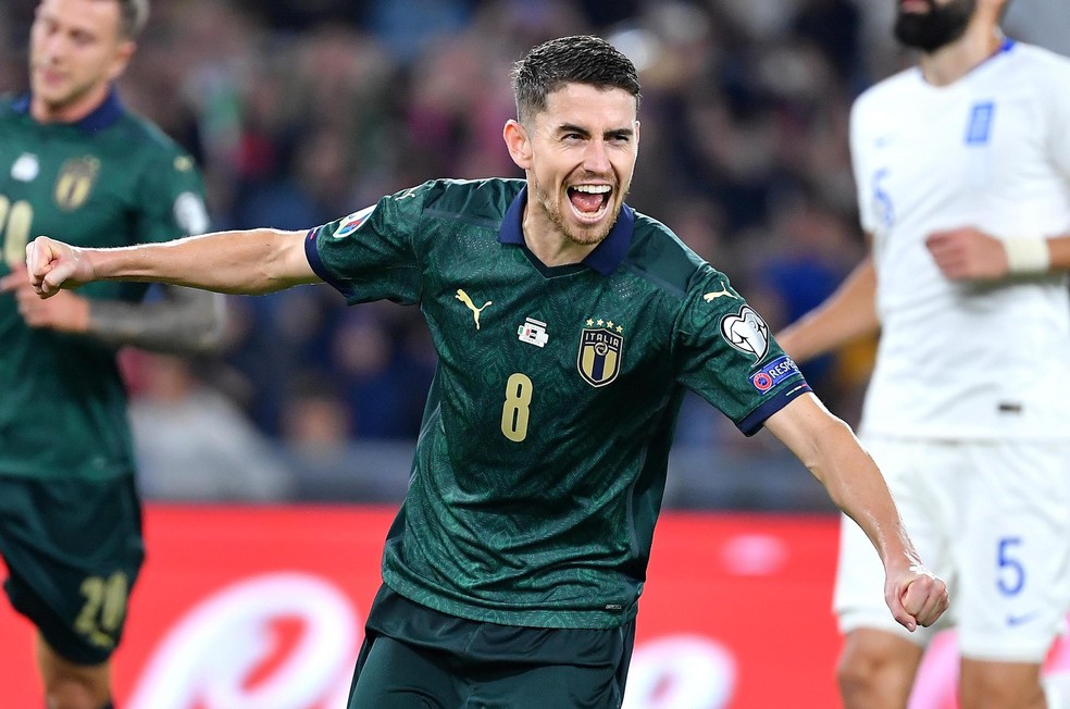 Jorginho comemora um gol pela Itália — Foto: Ettore Ferrari/EFE
