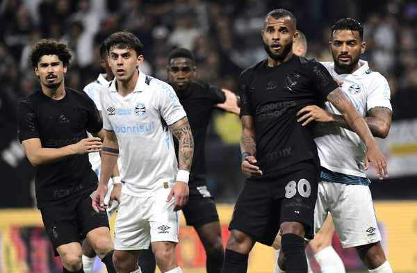 Expulsão de Gustavo Nunes não afeta defesa em empate do Grêmio.