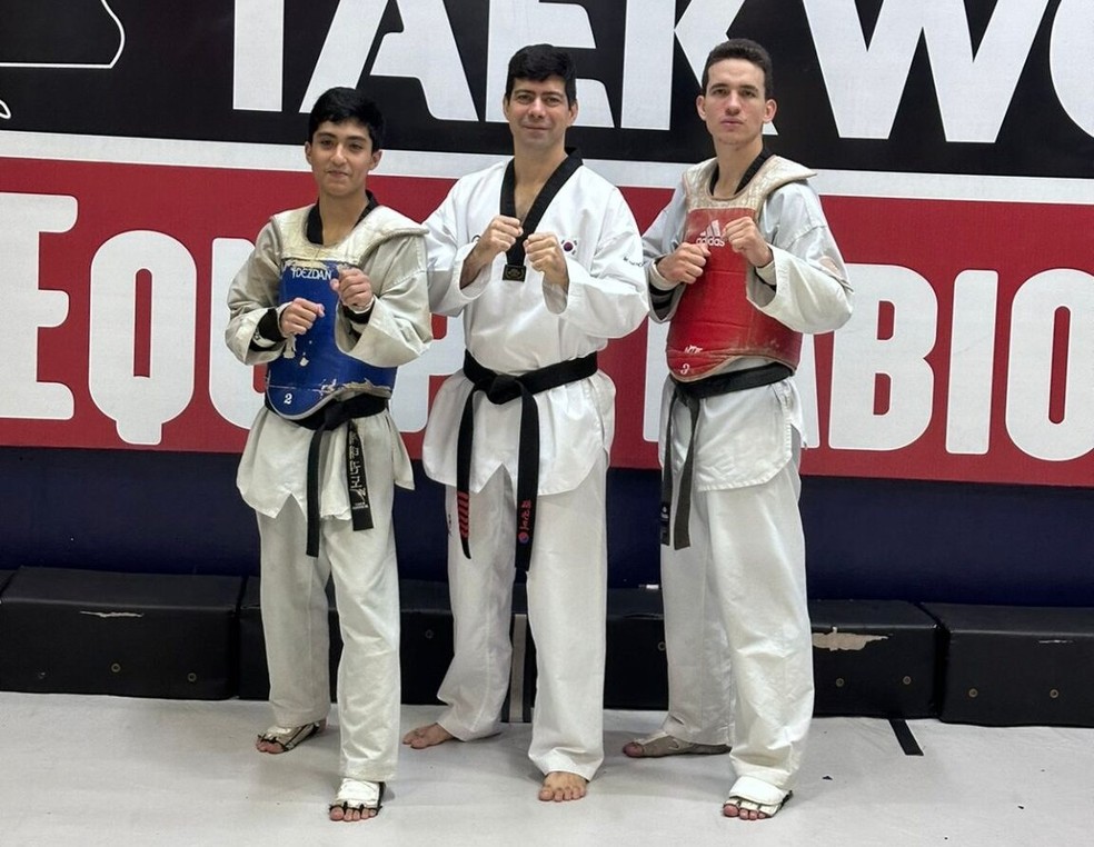 Atletas de MS embarcam para a Pan-Americano de Taekwondo no México. — Foto: Divulgação