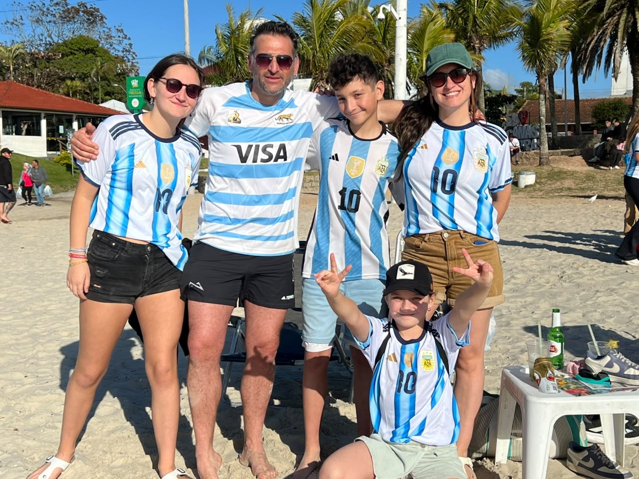 Bairro mais argentino do Brasil é tomado por "hermanos" para duelo contra a Inglaterra