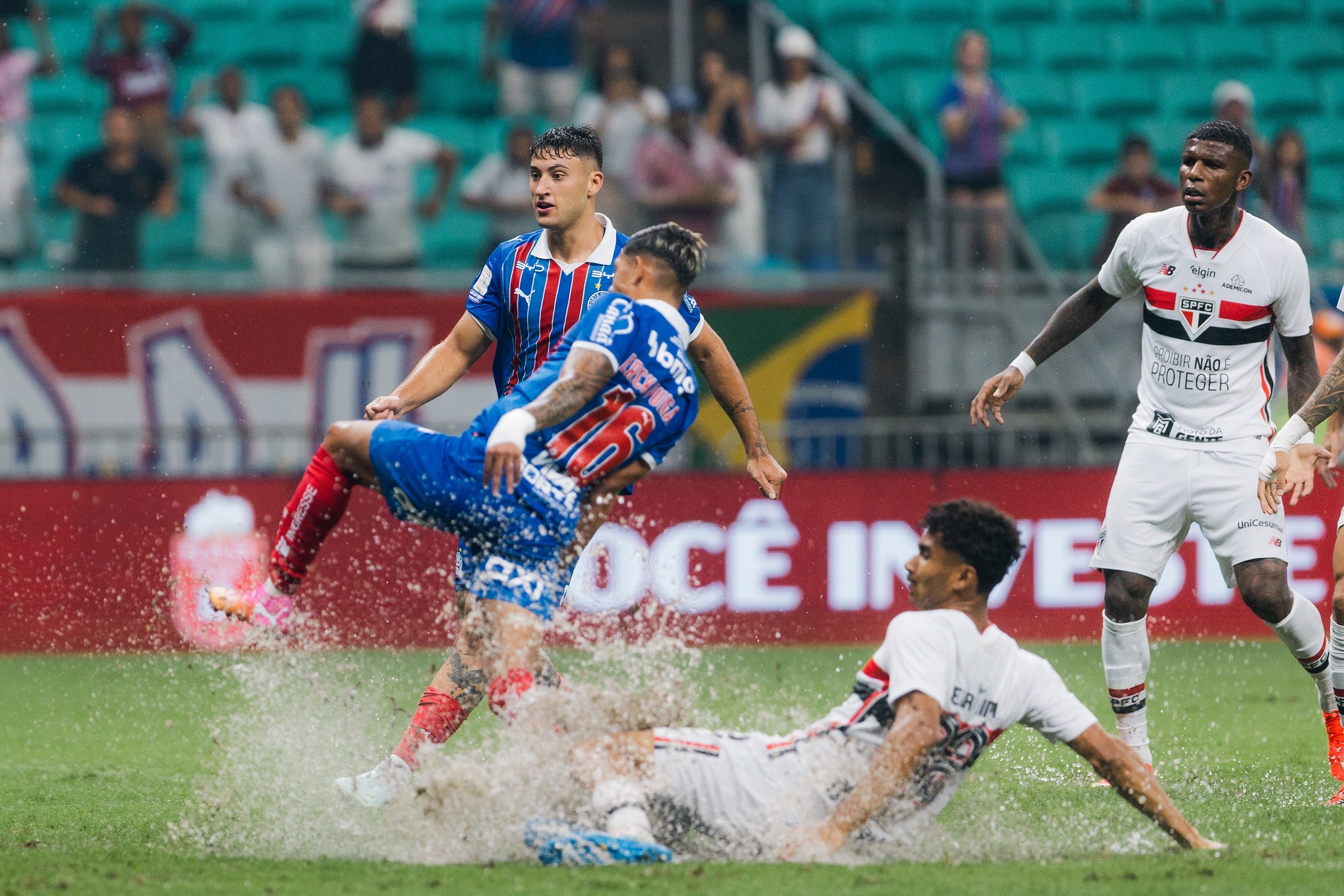 Análise: Bahia faz jogo de altos e baixos antes de gol do alívio contra o São Paulo