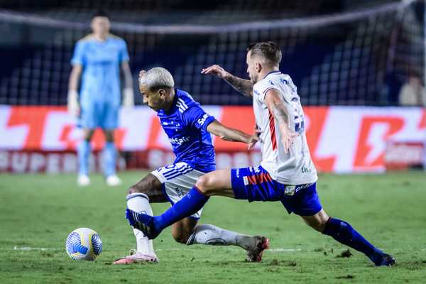 Seabra aponta falhas do Cruzeiro, comenta estado do gramado e destaca aprendizados na derrota.