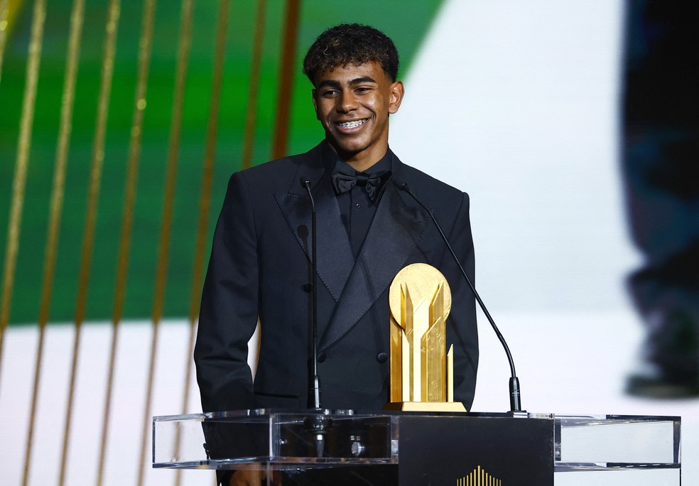 Lamine Yamal - prêmio melhor sub-21 — Foto: REUTERS/Sarah Meyssonnier