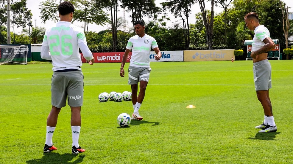 Luis Guilherme se reapresenta no Palmeiras após treinos com seleção olímpica — Foto: Cesar Greco / Palmeiras