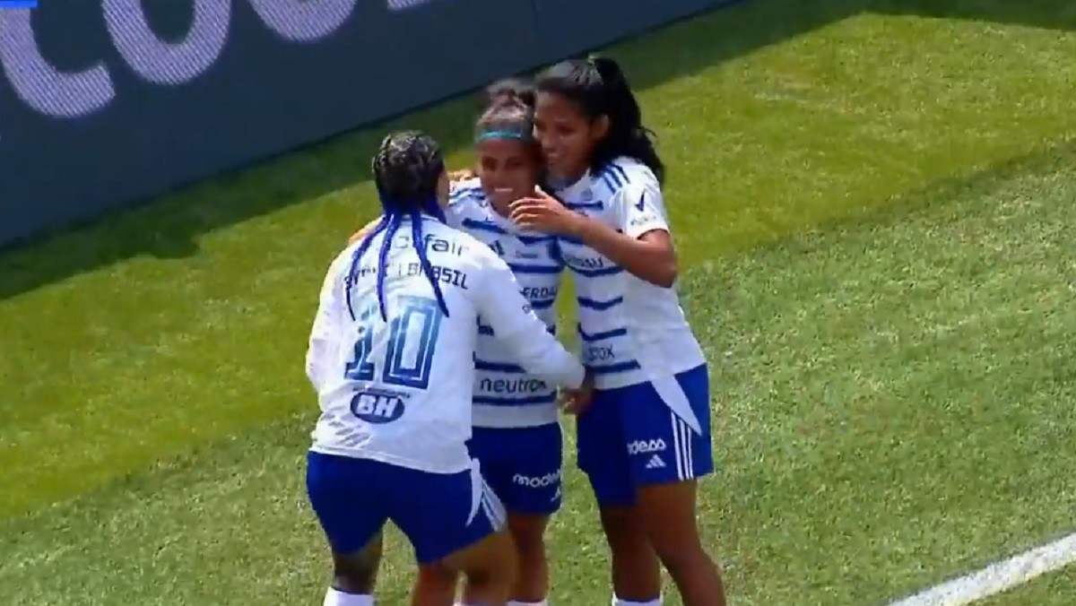 Atacante do Cruzeiro reflete emoção ao marcar gol após lesão grave.