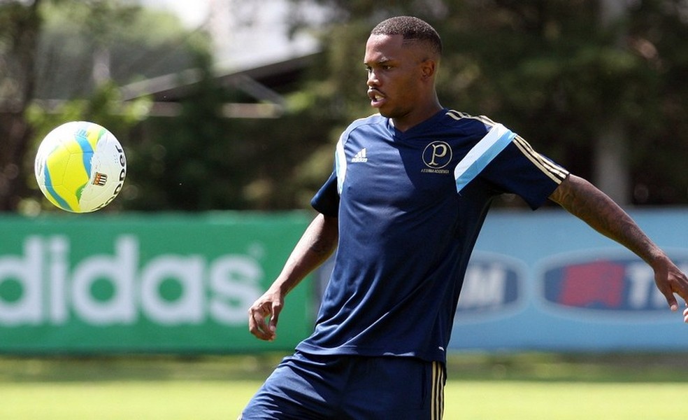 Ex-Palmeiras aposenta aos 33 anos após uma década com dores: "Estava perdendo noite de sono"