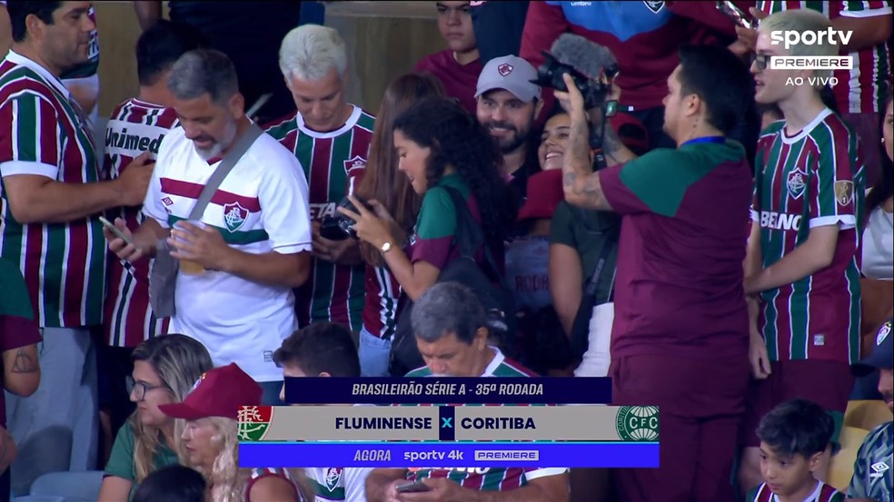 Presidente do Fluminense, Mário Bittencourt na arquibancada — Foto: Reprodução