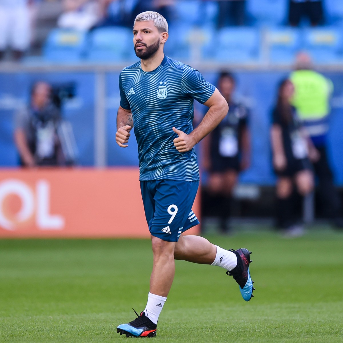 Aguero responde acusações de zagueiro da Espanha e ameaça: "Não se faça de durão"