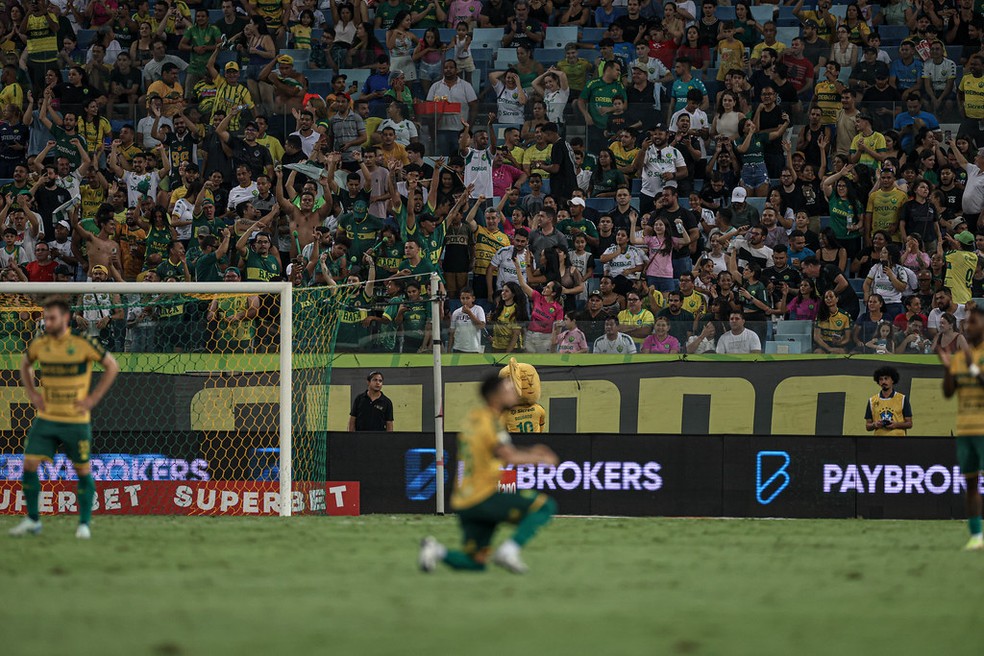 Torcida do Cuiabá na Arena Pantanal contra o São Paulo — Foto: AssCom Dourado