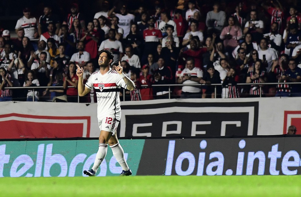 São Paulo x Santos, Alexandre Pato comemora gol — Foto: Marcos Ribolli
