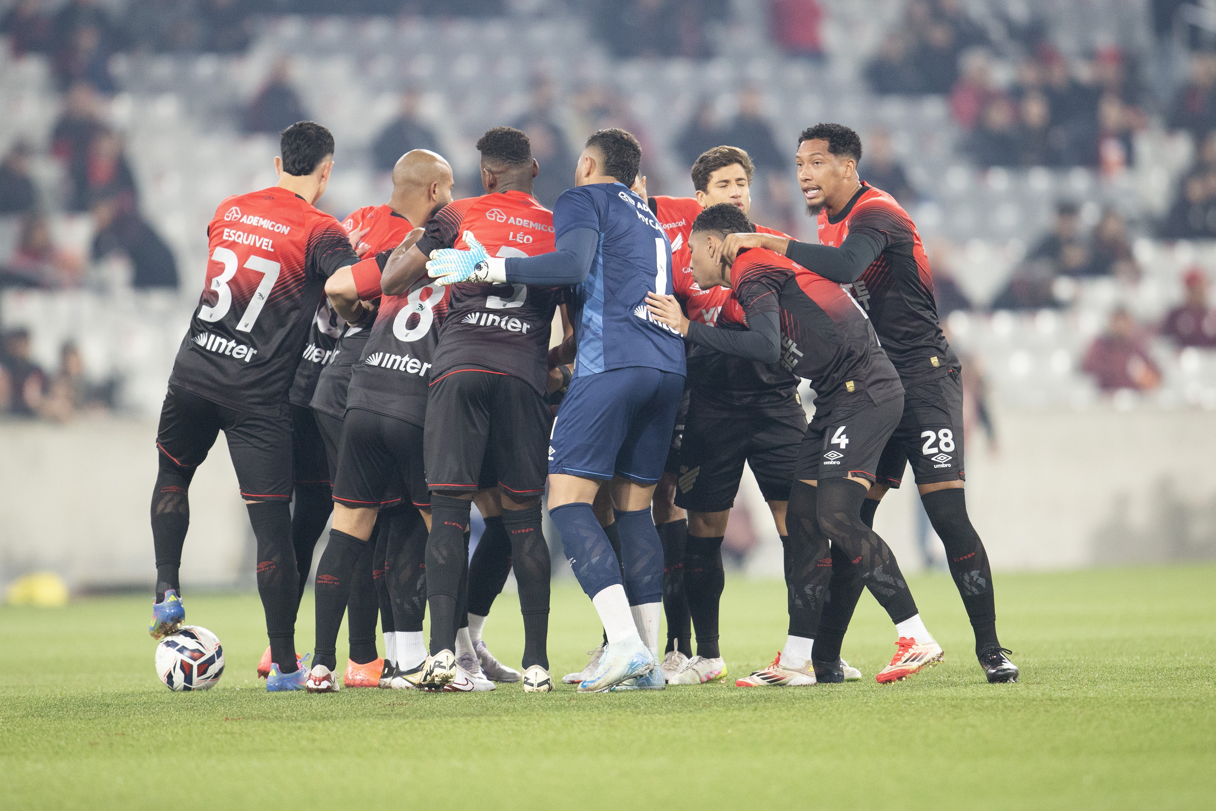 Além de reforços, Athletico prepara reformulação com saídas no elenco