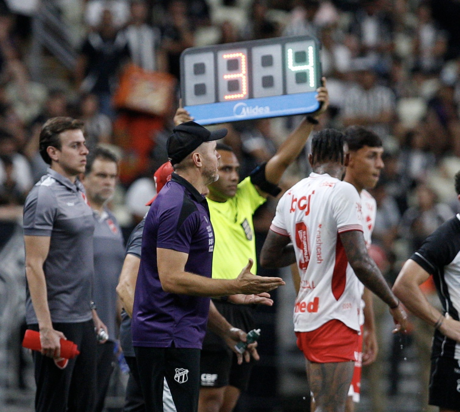 Mozart lamenta empate do Ceará e defende Bruno Ferreira após falha diante do Vila Nova