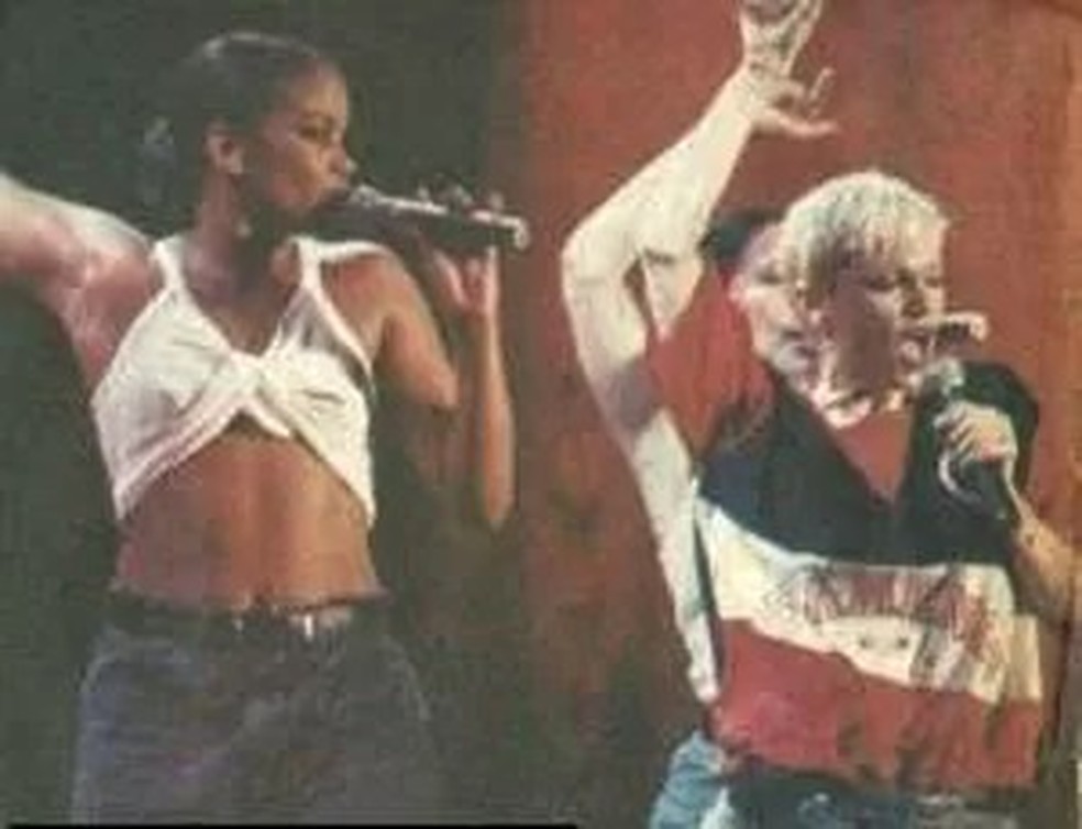 Madonna com a camisa do Flamengo em show em 1993 — Foto: Divulgação