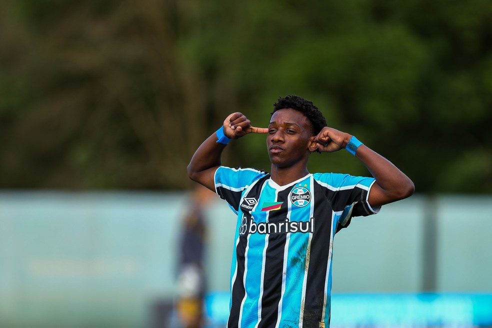 Gabriel Mec assinará primeiro contrato profissional com o Grêmio — Foto: Guilherme Testa/Grêmio FBPA