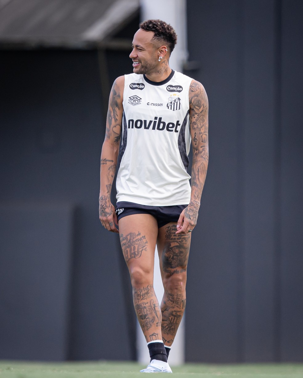 Neymar deve ir a campo nesta sexta-feira — Foto: Raul Baretta/Santos FC
