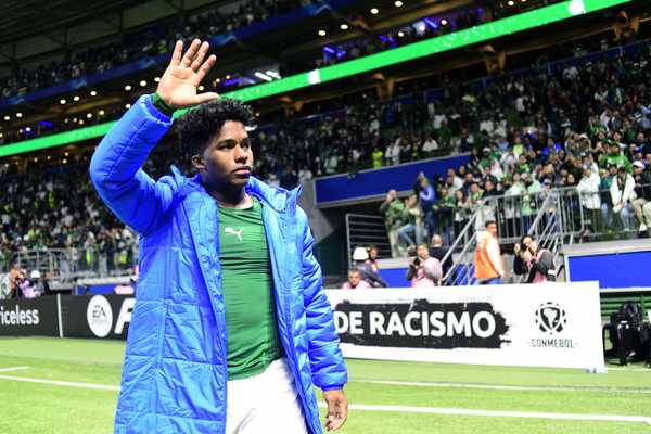 Despedida de Endrick: Choro e volta olímpica marcam despedida no Palmeiras.
