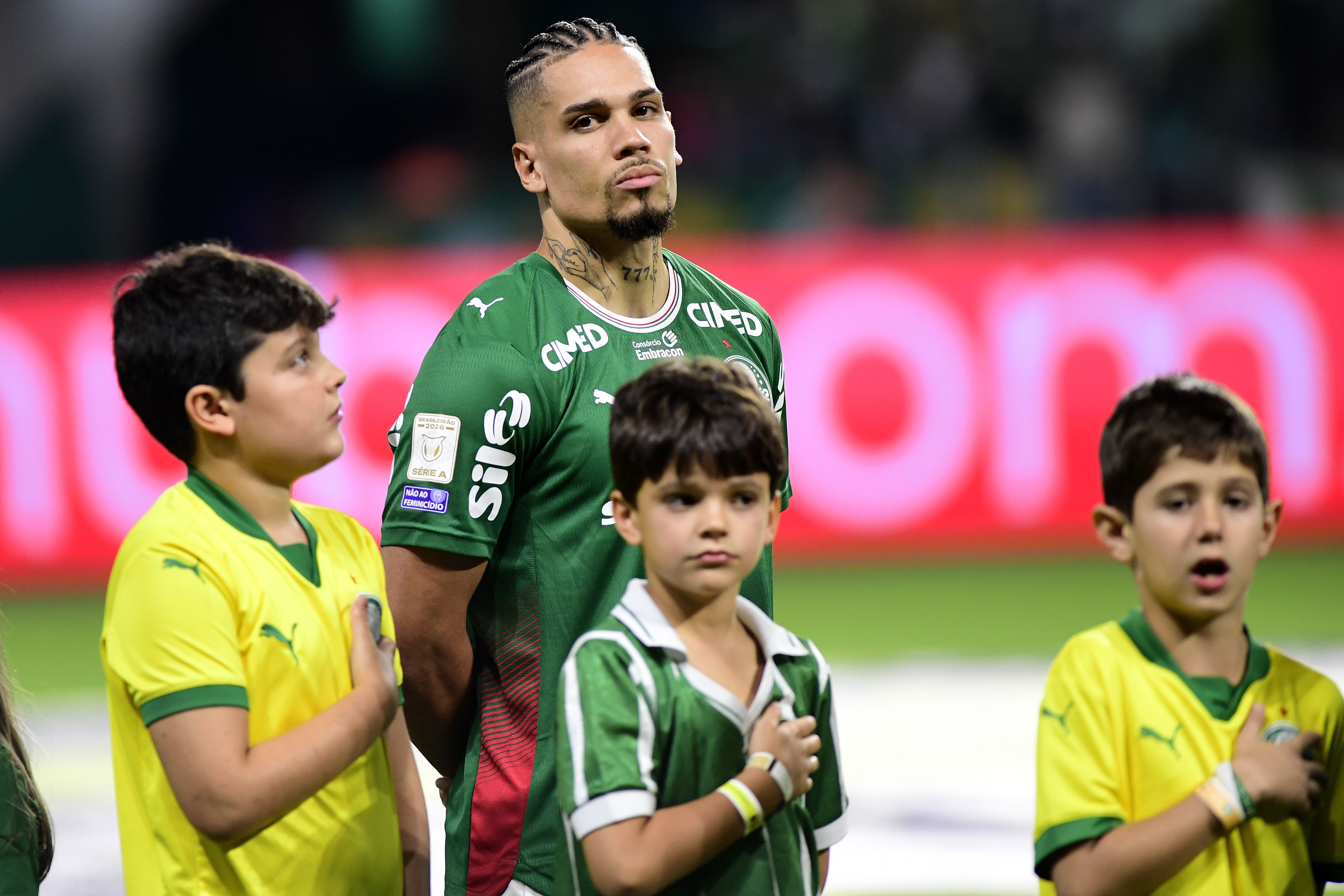 Paulinho retorna à titularidade após 441 dias; Palmeiras monitora evolução física