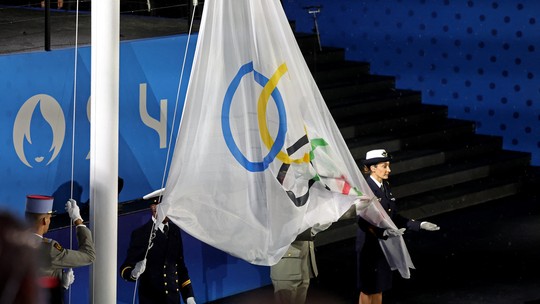Bandeira olímpica é hasteadaqual é o melhor site de apostas esportivascabeça para baixo; veja - Foto: (REUTERS/Phil Noble)