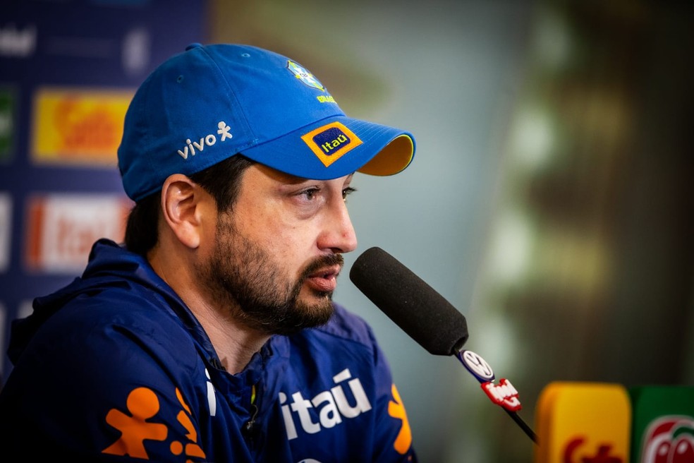 Arthur Elias em coletiva na Arena Castelão - amistoso no Castelão