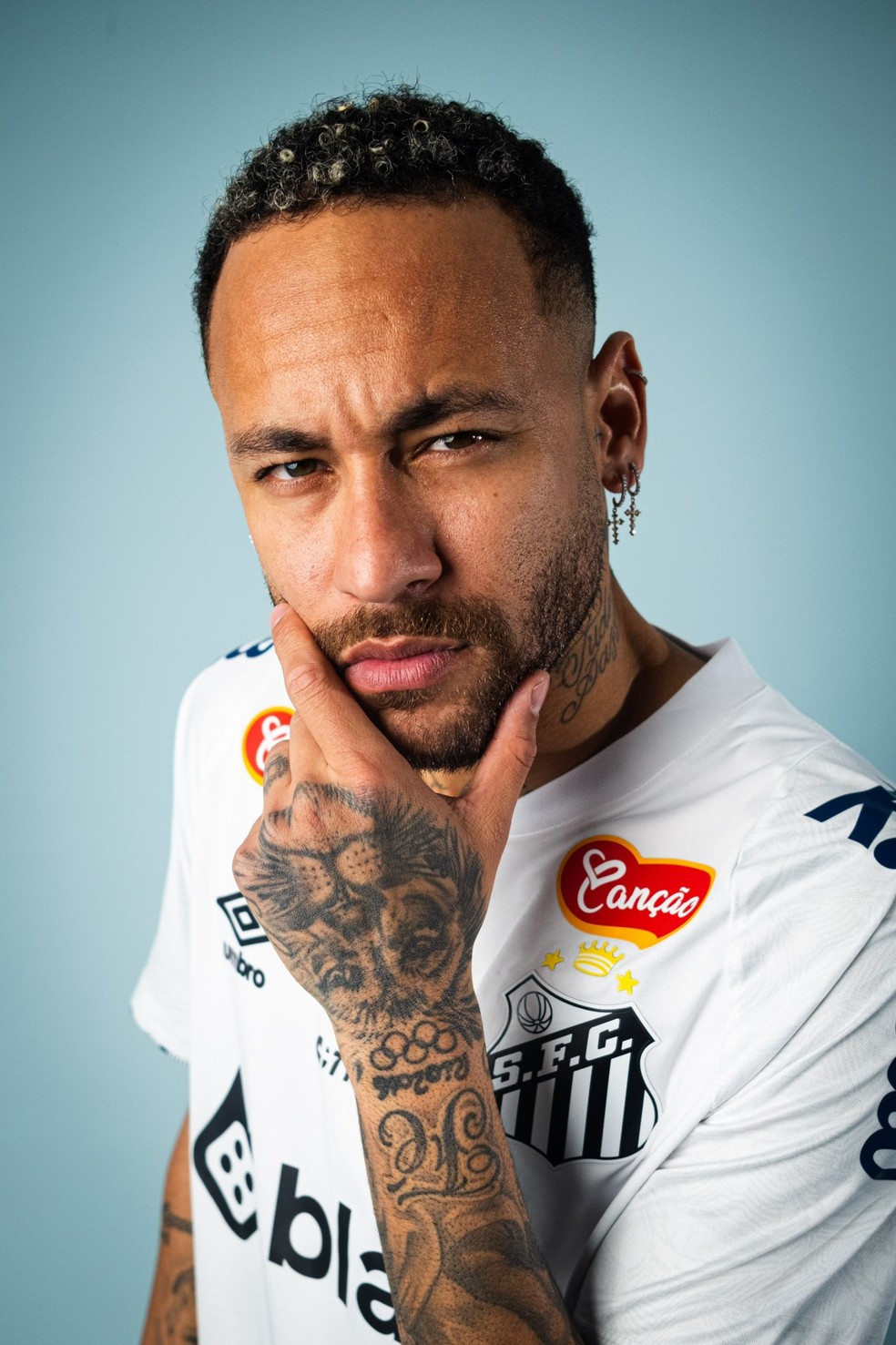 Neymar posa como jogador do Santos — Foto: Divulgação