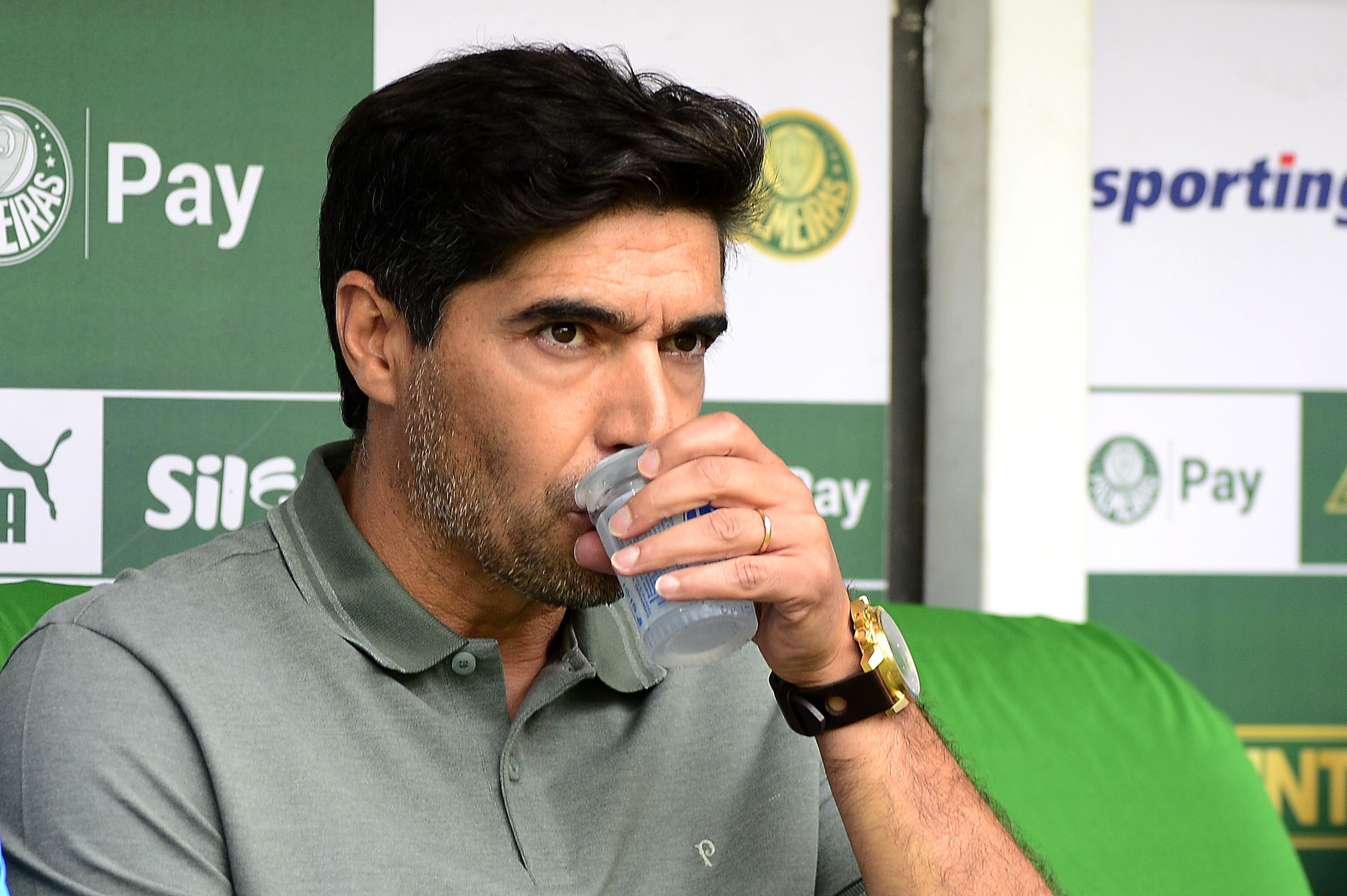 JOGO DA VIDA! Abel planeja vitória sobre o Porto e destaca rivalidade antes do Mundial