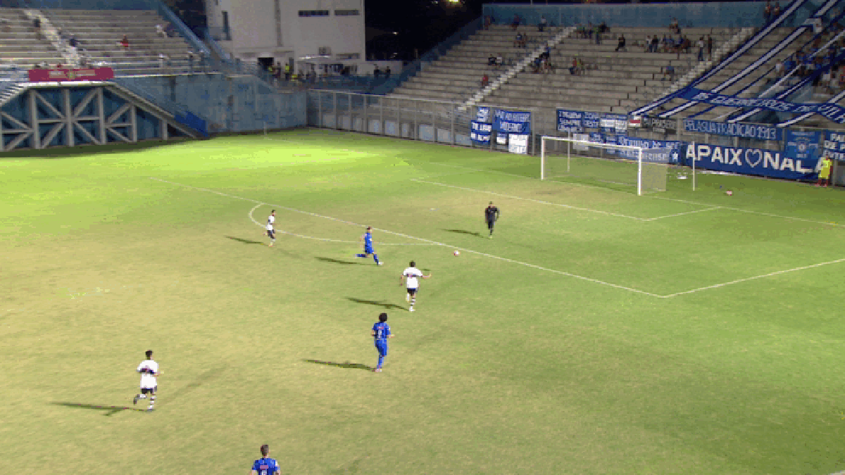 Baixinho, 'melhor goleiro do Brasil' já viu tiroteio em estádio e