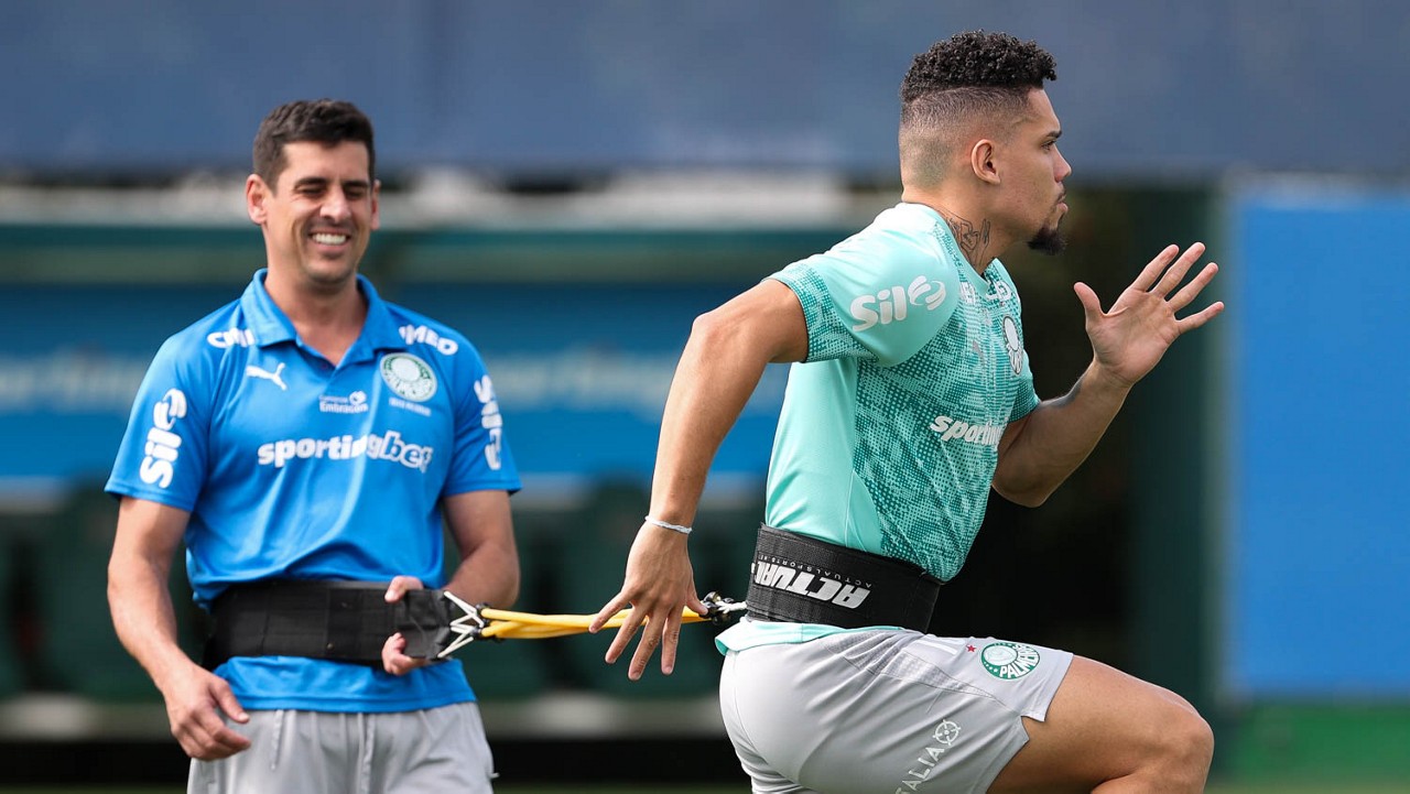 Palmeiras retoma atividades na Academia; Paulinho avança em treinamento no campo