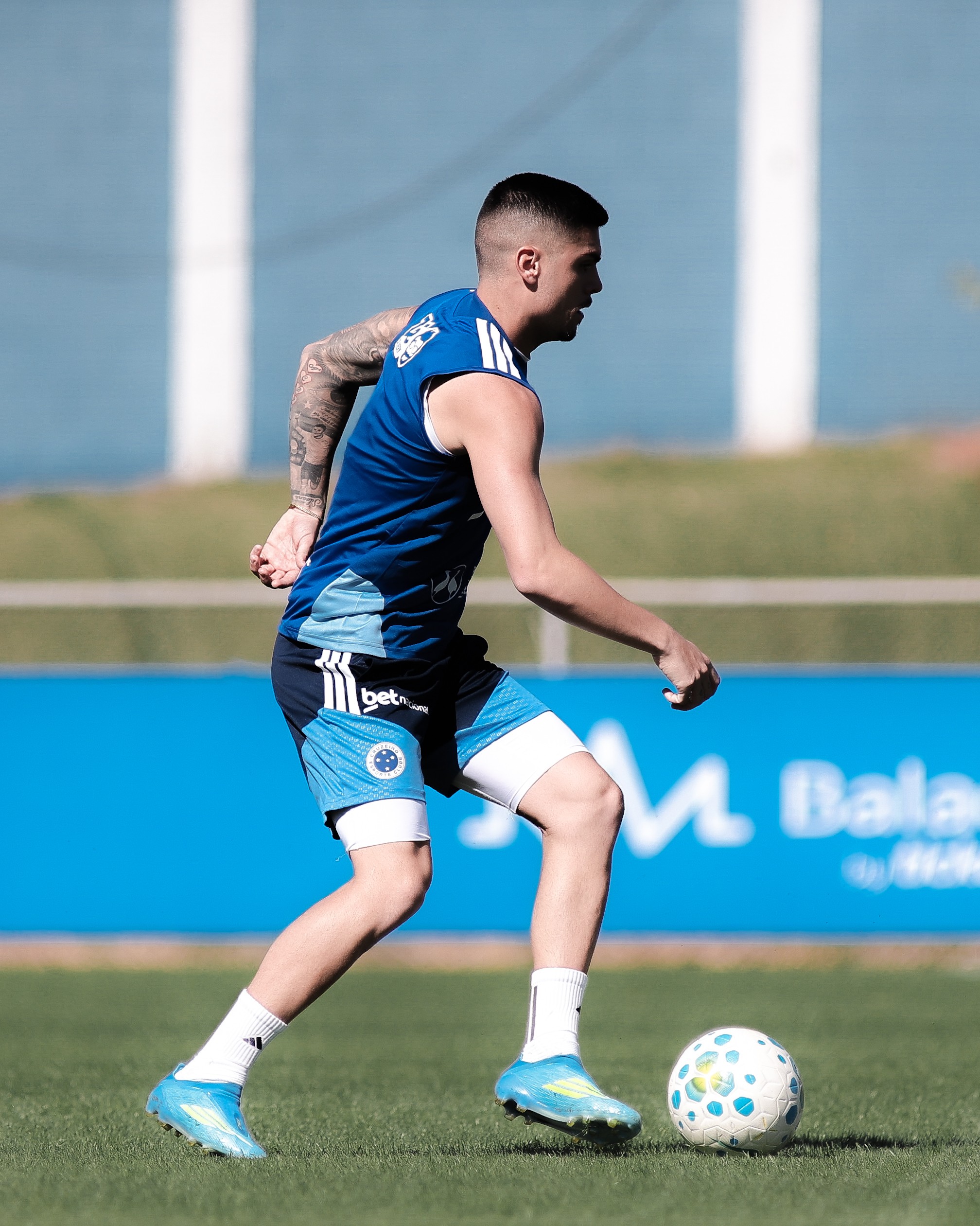 Escalação do Cruzeiro: Gabriel Pec é opção contra o Grêmio; titular ainda é desfalque