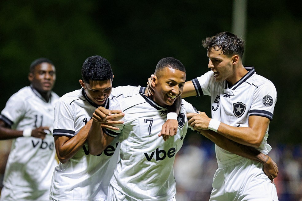 Kauan Toledo comemora gol em Sampaio Corrêa x Botafogo — Foto: Arthur Barreto/BFR