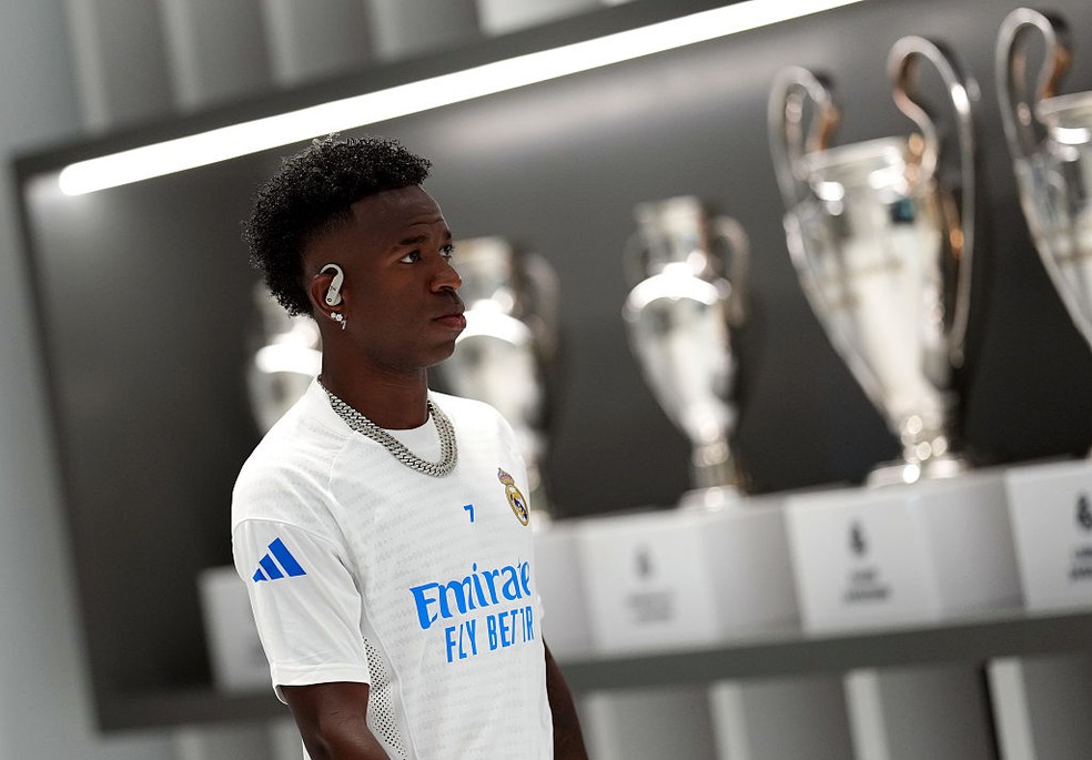 Real Madrid exibe troféus da Champions em túnel para vestiário no Santiago Bernabéu — Foto: Getty Images
