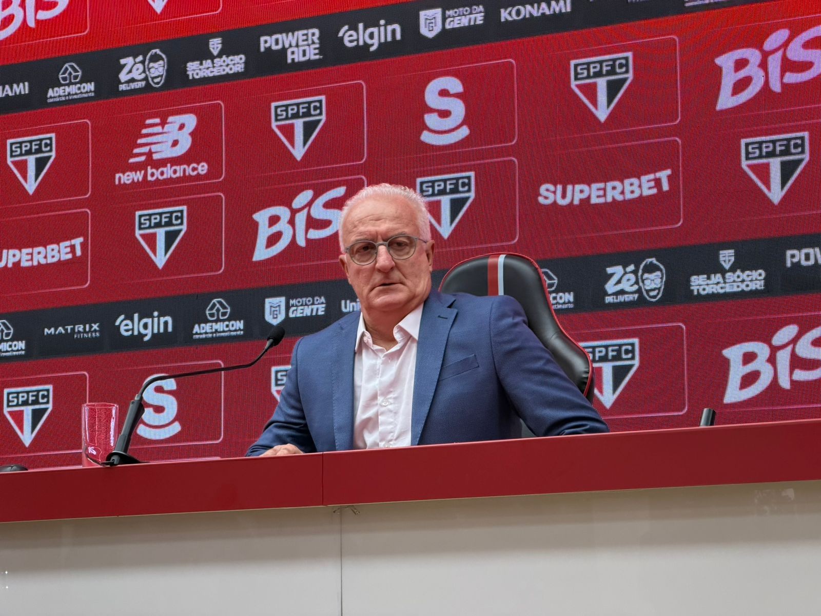 Dorival Júnior valoriza antecessores e pede apoio no São Paulo: "O futebol precisa de paz"