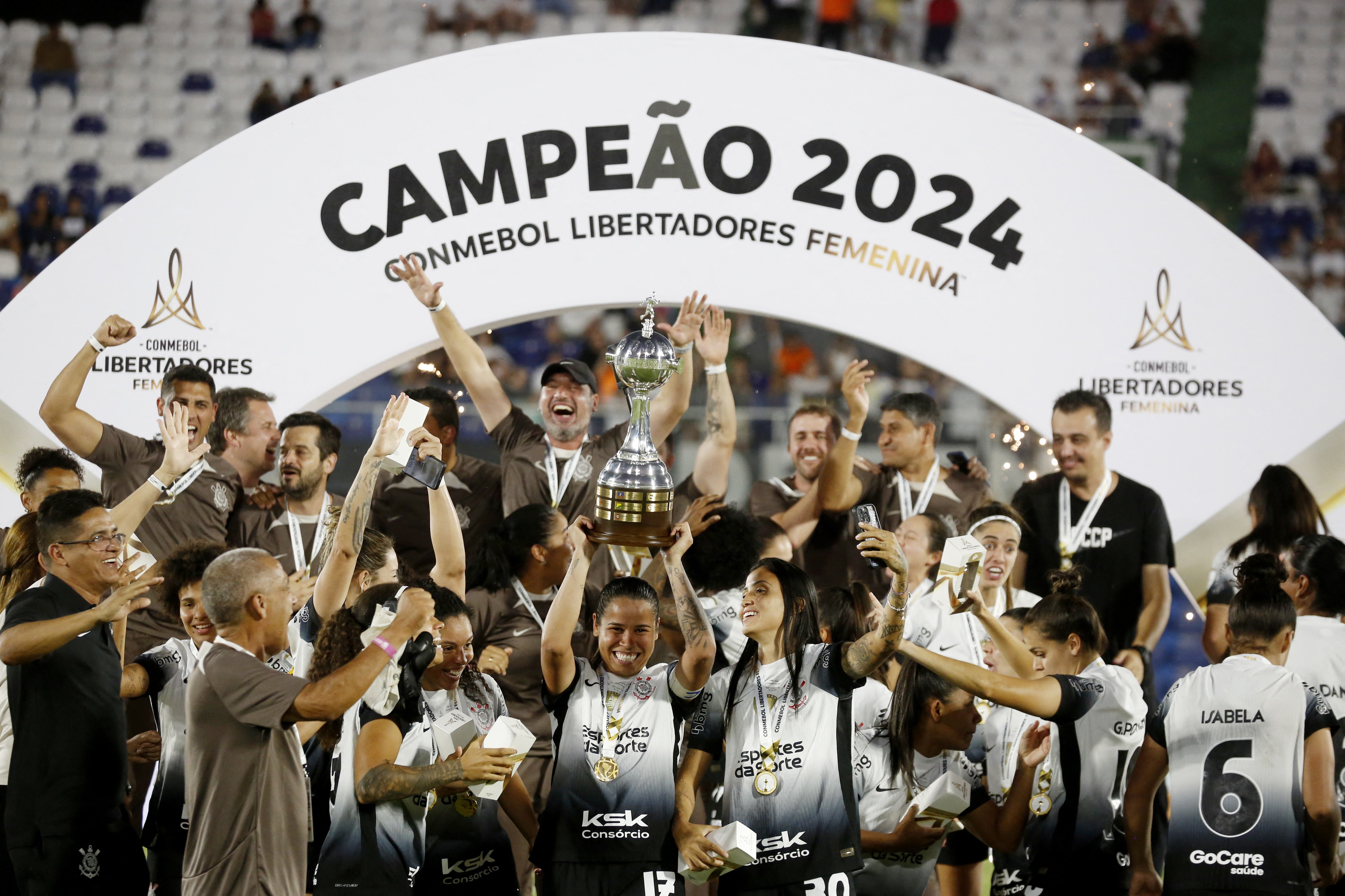 Corinthians atrasa premiação às jogadoras pelo título da Libertadores de 2024.