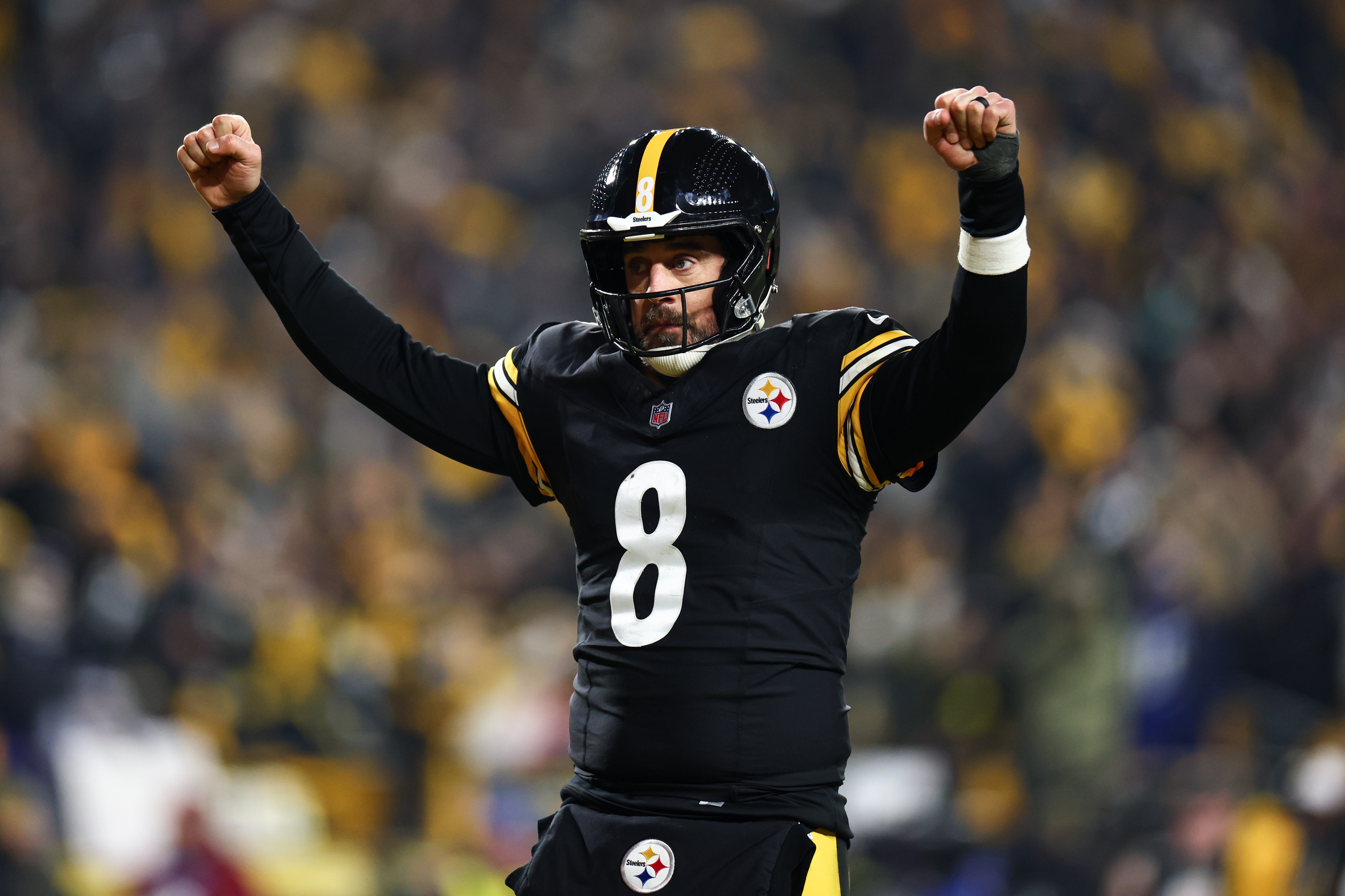 Aaron Rodgers renova com os Steelers e vai para sua 22ª temporada na NFL