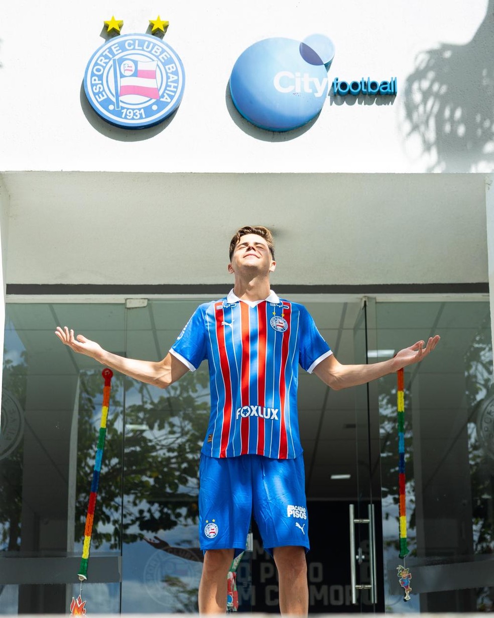Marco Moreno com a camisa do Bahia