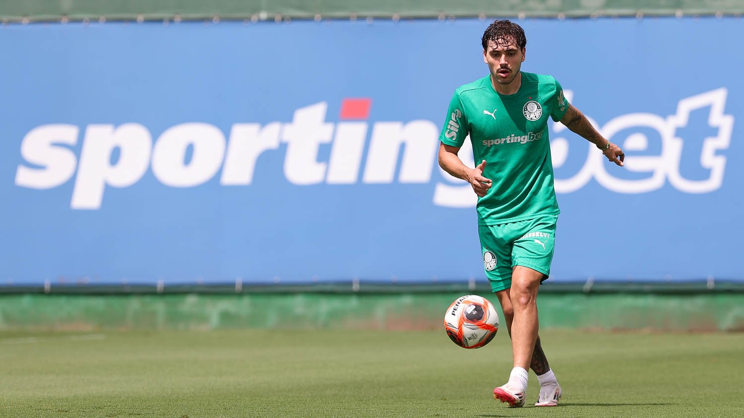 Maurício se aproxima de retorno aos treinos com grupo do Palmeiras