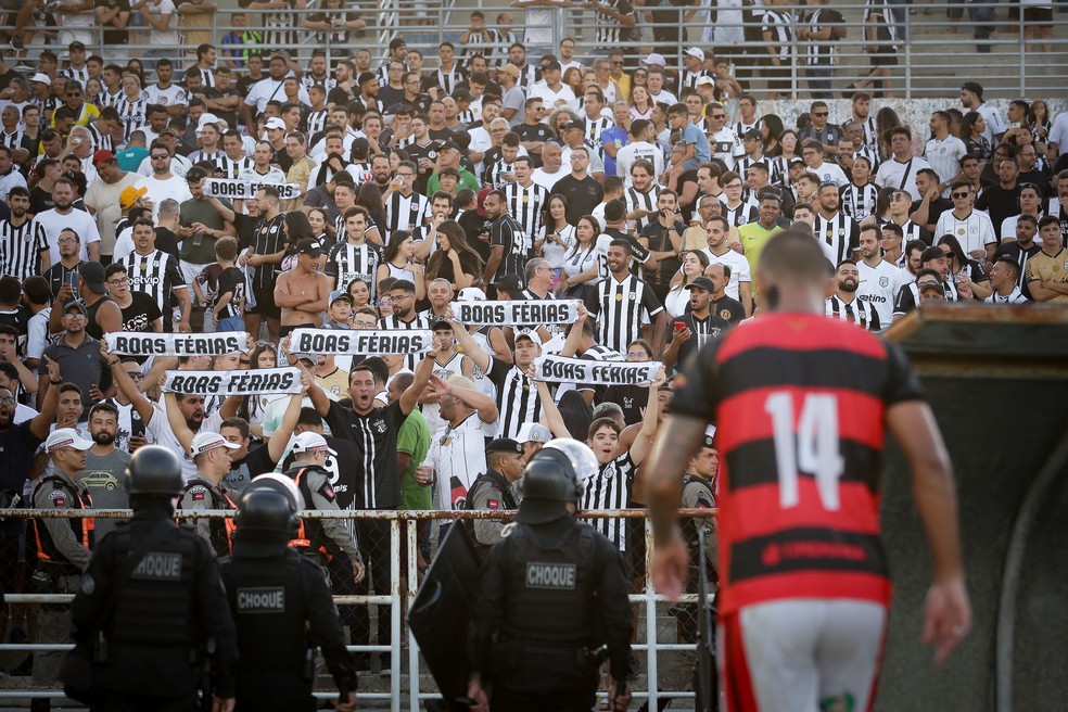 Torcida do Treze não economizou nas provocações ? Foto: Rafael Costa
