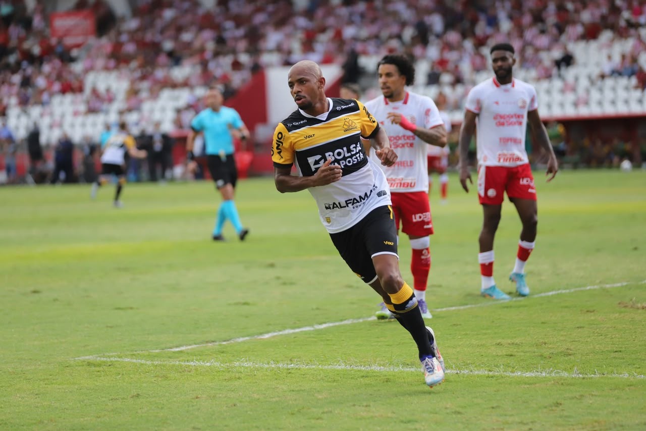 Waguininho afirma que Criciúma encara "como uma final" duelo com o Vila Nova