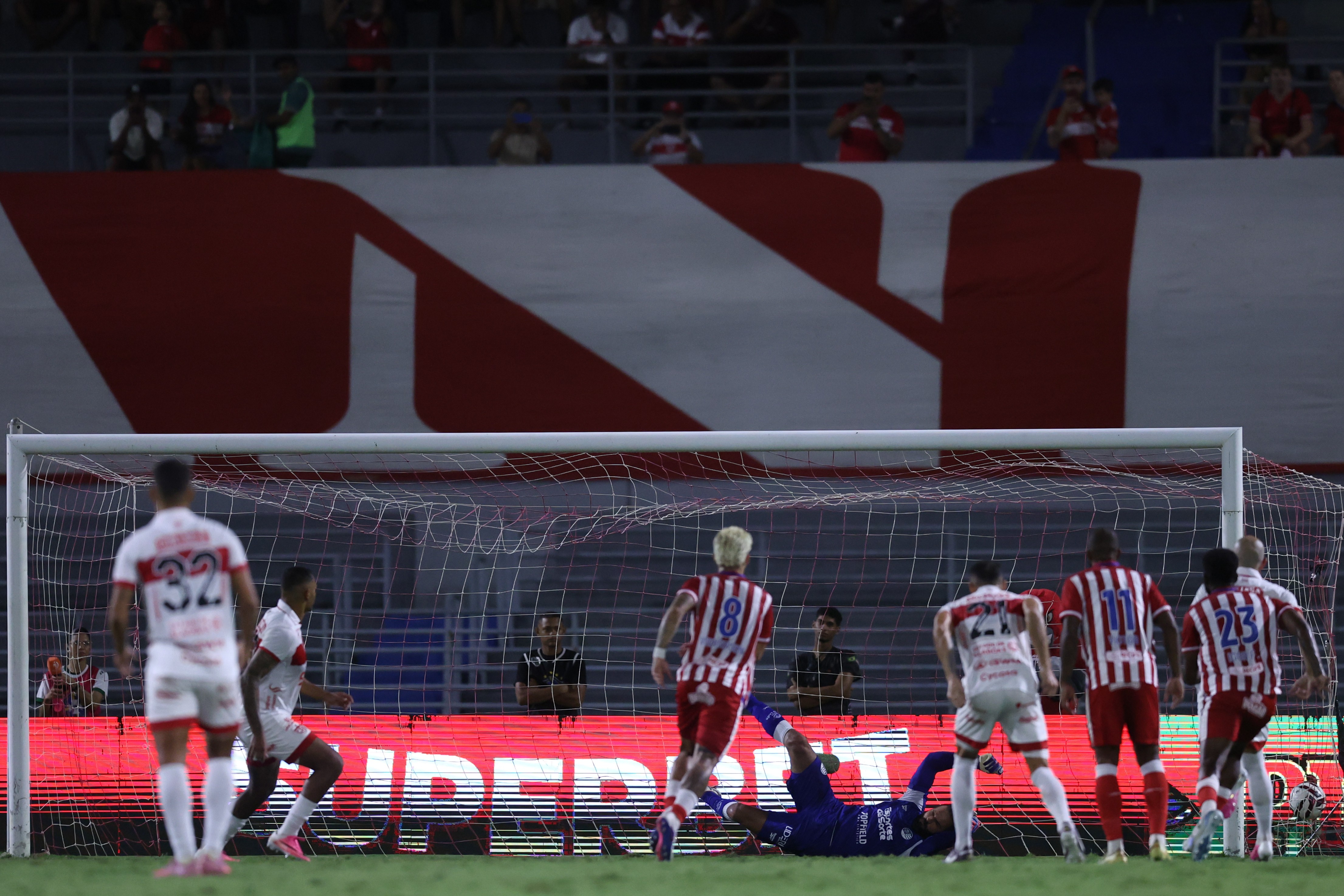 CRB tem agora o artilheiro isolado e o melhor ataque da Série B