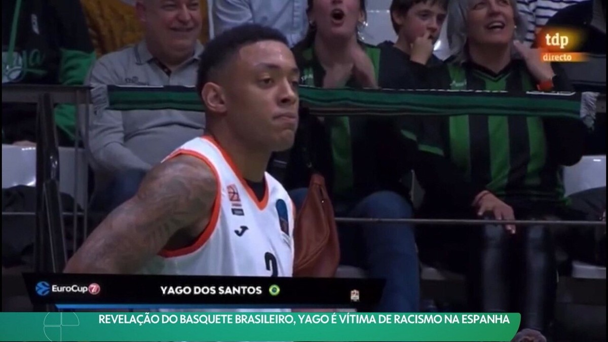 Jogador de basquete da seleção brasileira é alvo de ataque racista