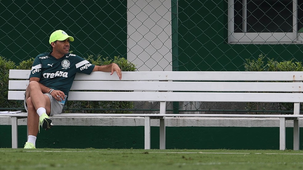 Abel Ferreira acompanha treino do Palmeiras na Academia de Futebol — Foto: Cesar Greco/Palmeiras