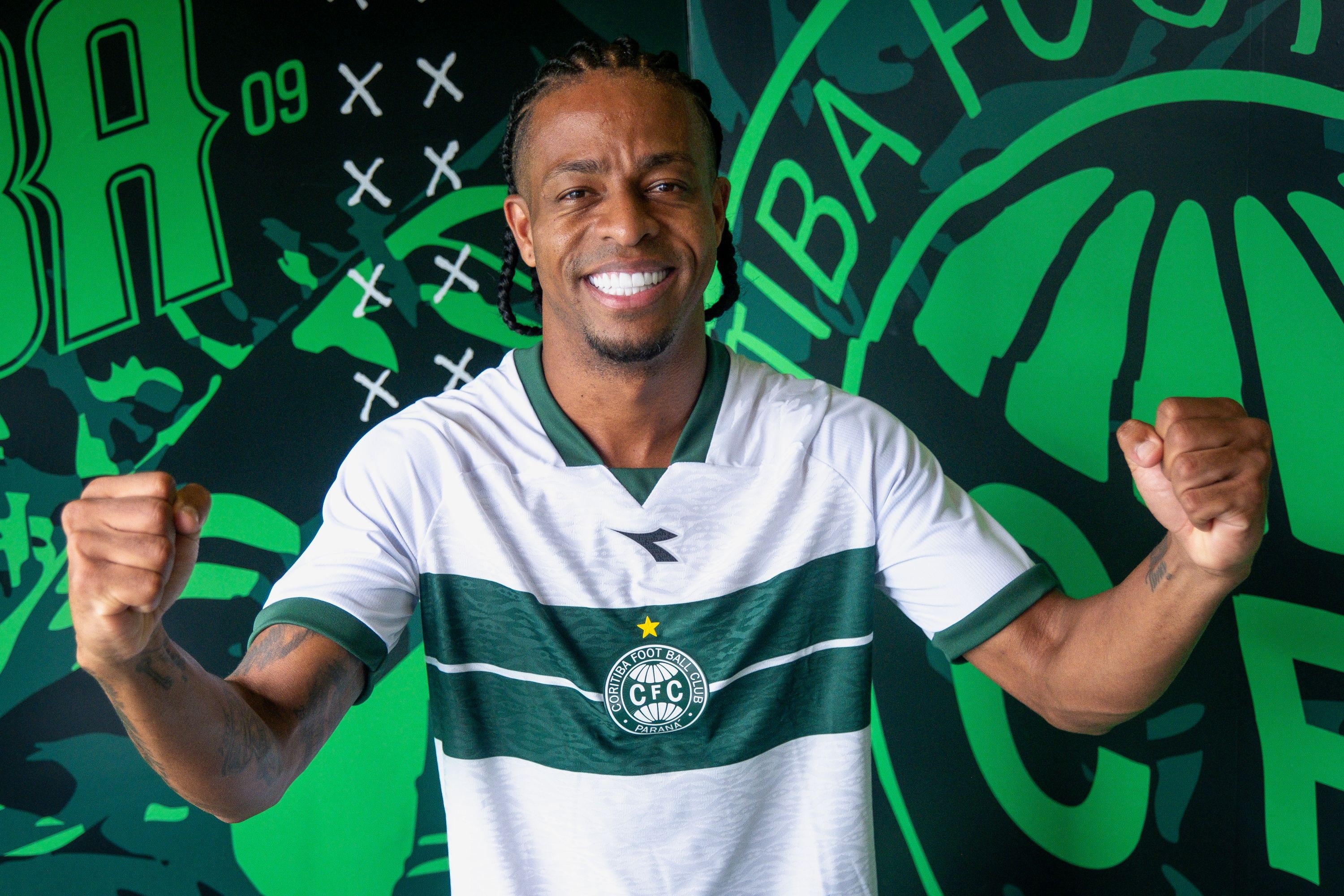 Coritiba oficializa contratação do atacante Keno, emprestado pelo Flum | Ge
